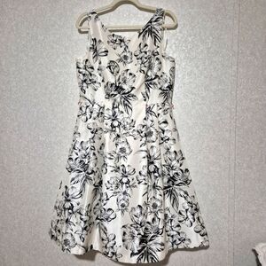 Jessica Howard Black and White Formal Dress..Size:12
